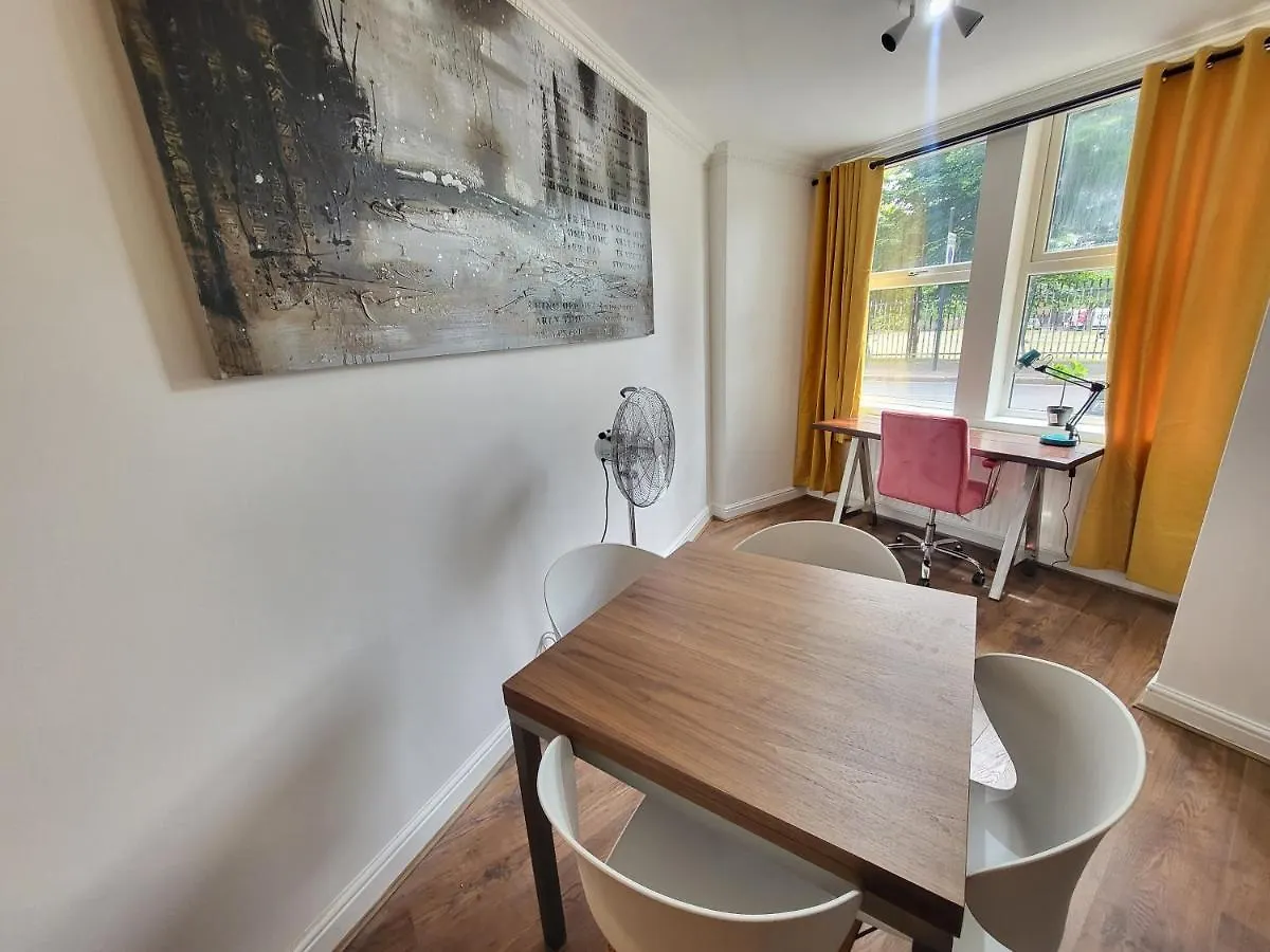 Garland Grangewood Central House, London Apartment