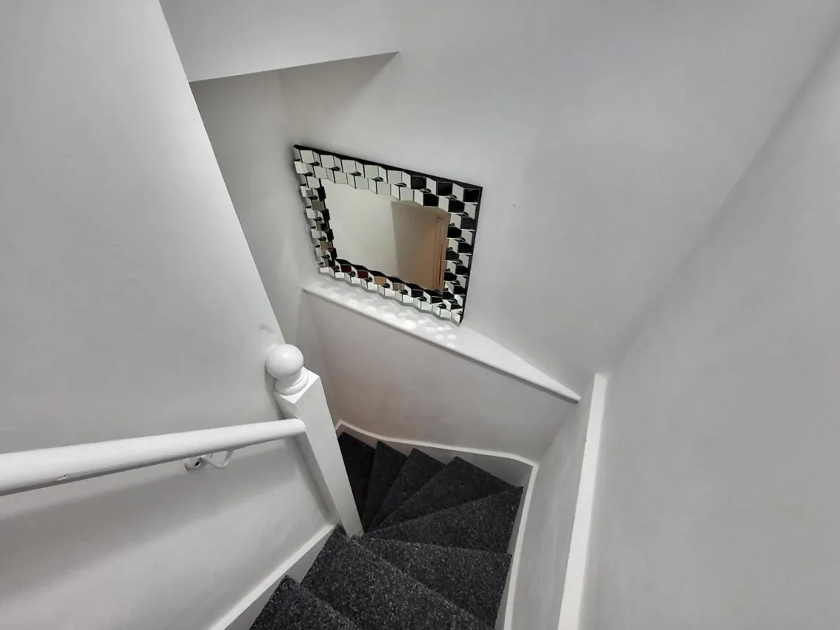 Garland Grangewood Central House, London Apartment