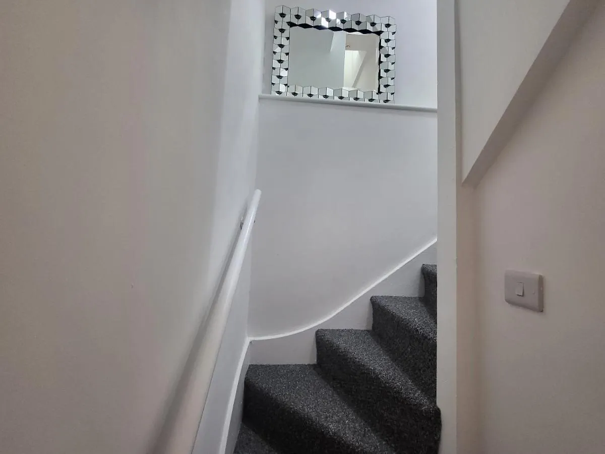 Garland Grangewood Central House, London Apartment