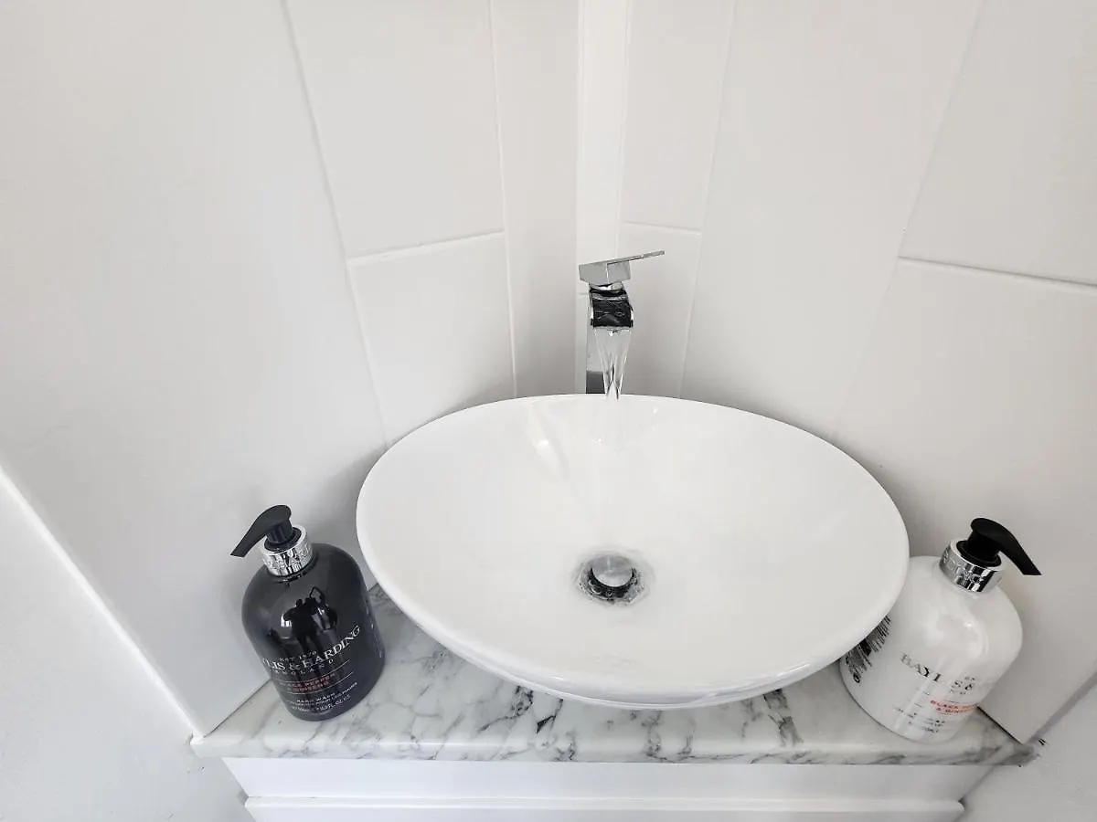 Garland Grangewood Central House, London Apartment