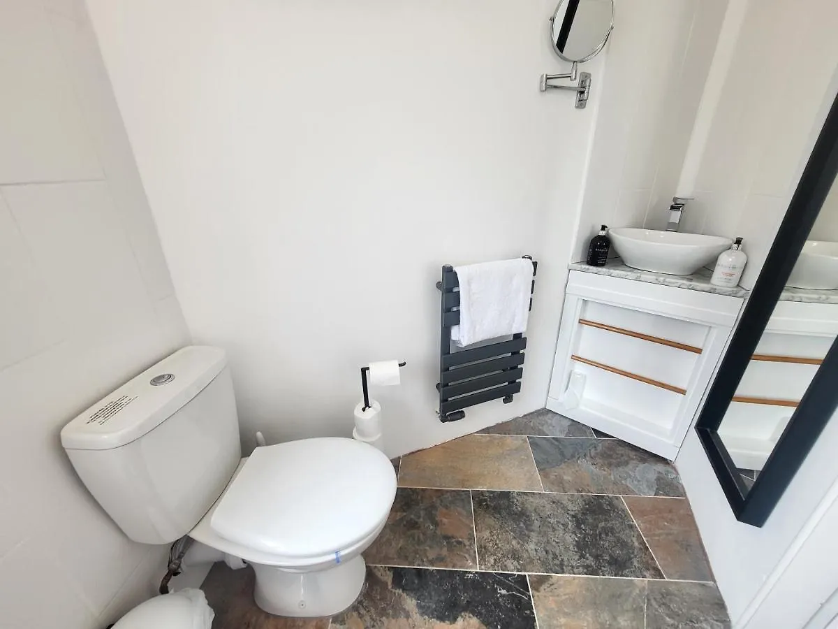 Garland Grangewood Central House, London Apartment