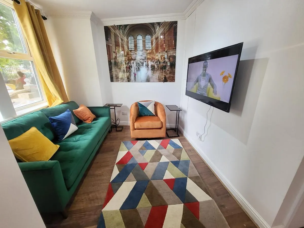 Garland Grangewood Central House, London Apartment