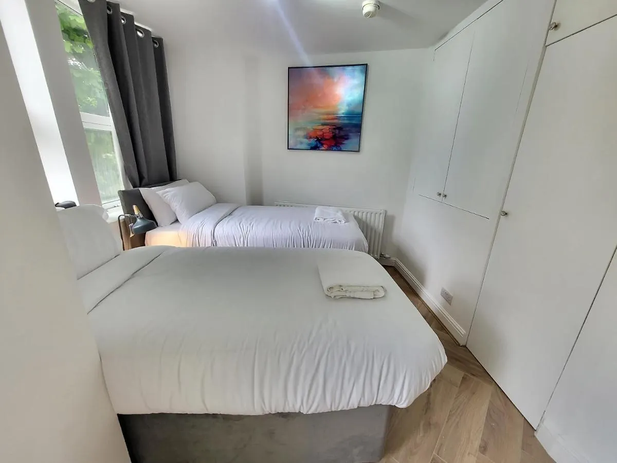 Garland Grangewood Central House, London Apartment 0*,